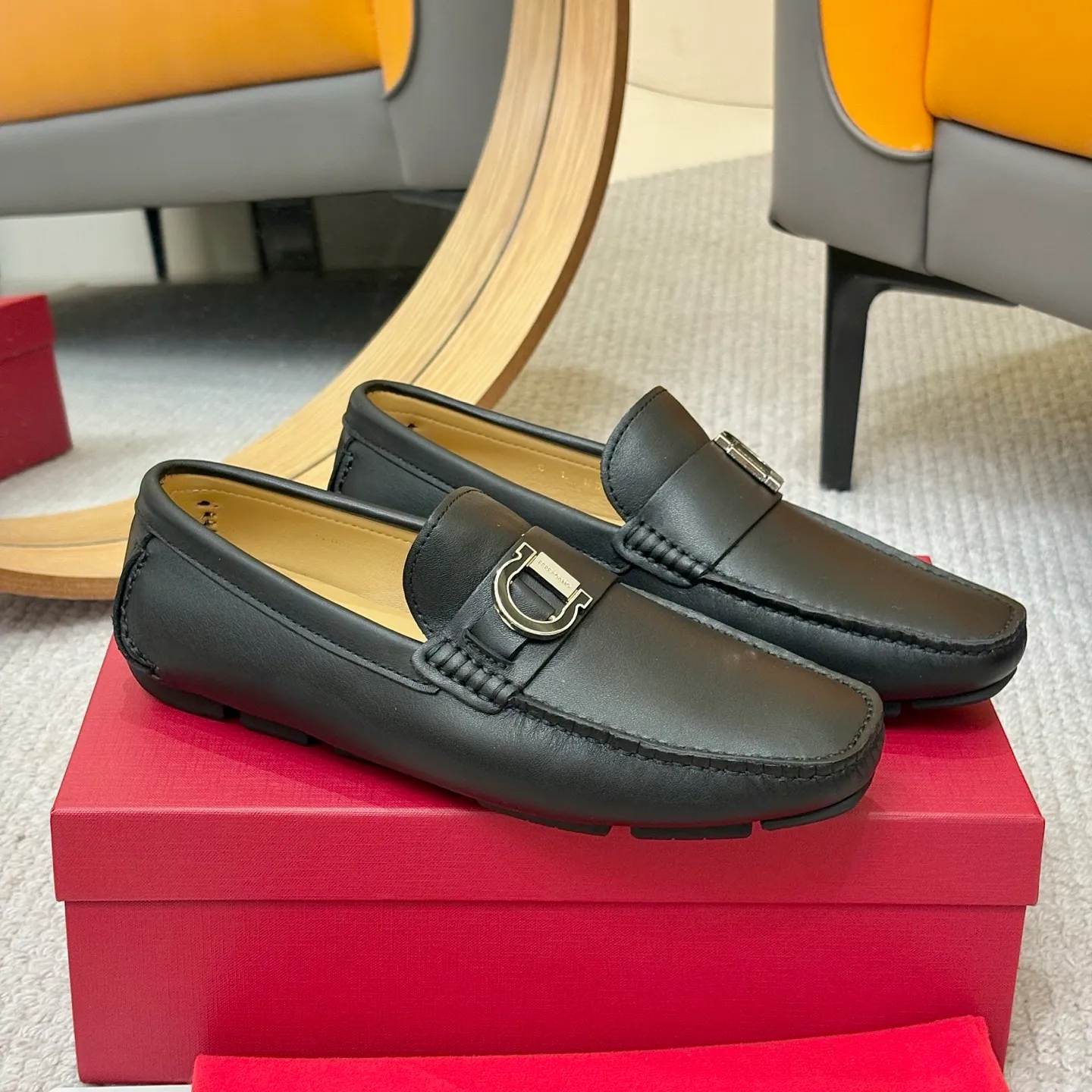 Men's men's shoes 💰420 (Yangli) Ferragamo 〰Ferragamo 2⃣️0⃣️2⃣️5️⃣ New series 👊🏻 Upper 🇮🇹 Italian imported calfskin, original outsole molding. Water-dyed sheepskin lining. The identity of every successful man is set off, and the upper and lower shoes are elegant and stable🚶🏻🚶🏻The high-end custom counter original replica is an eternal classic🔍️Number of codes: 38-46 with counter packaging
